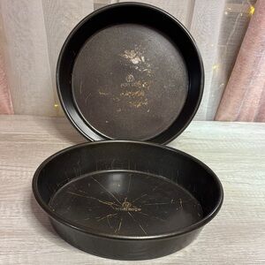 Hoffritz Nordic Ware Black Round Cake Pan Set